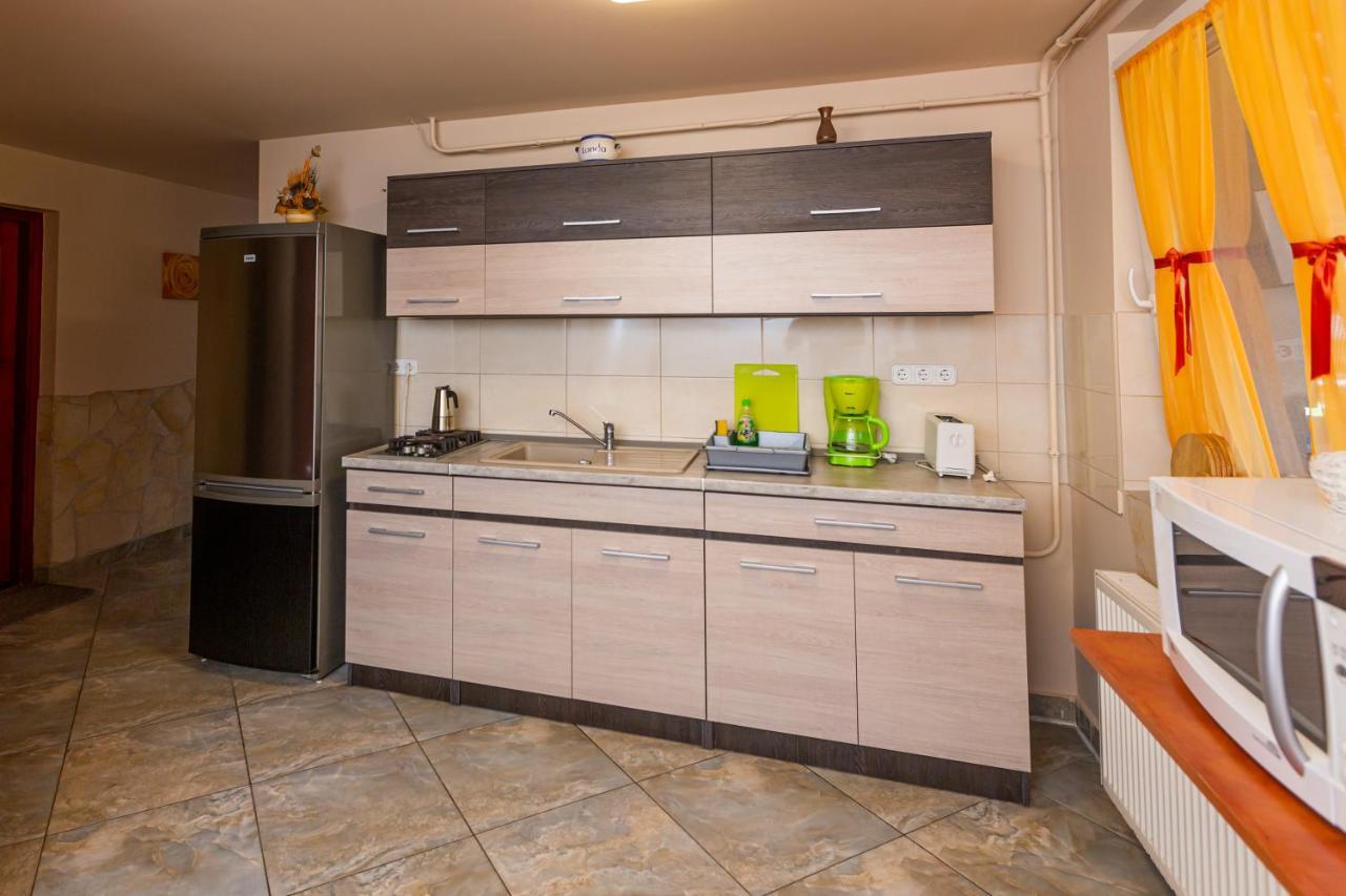 Erika Vendeghaz Hotell Eger Exteriör bild