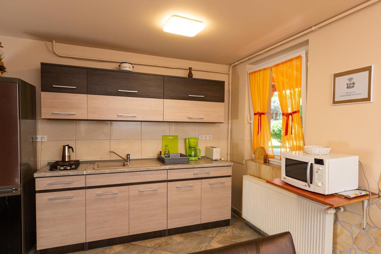 Erika Vendeghaz Hotell Eger Exteriör bild