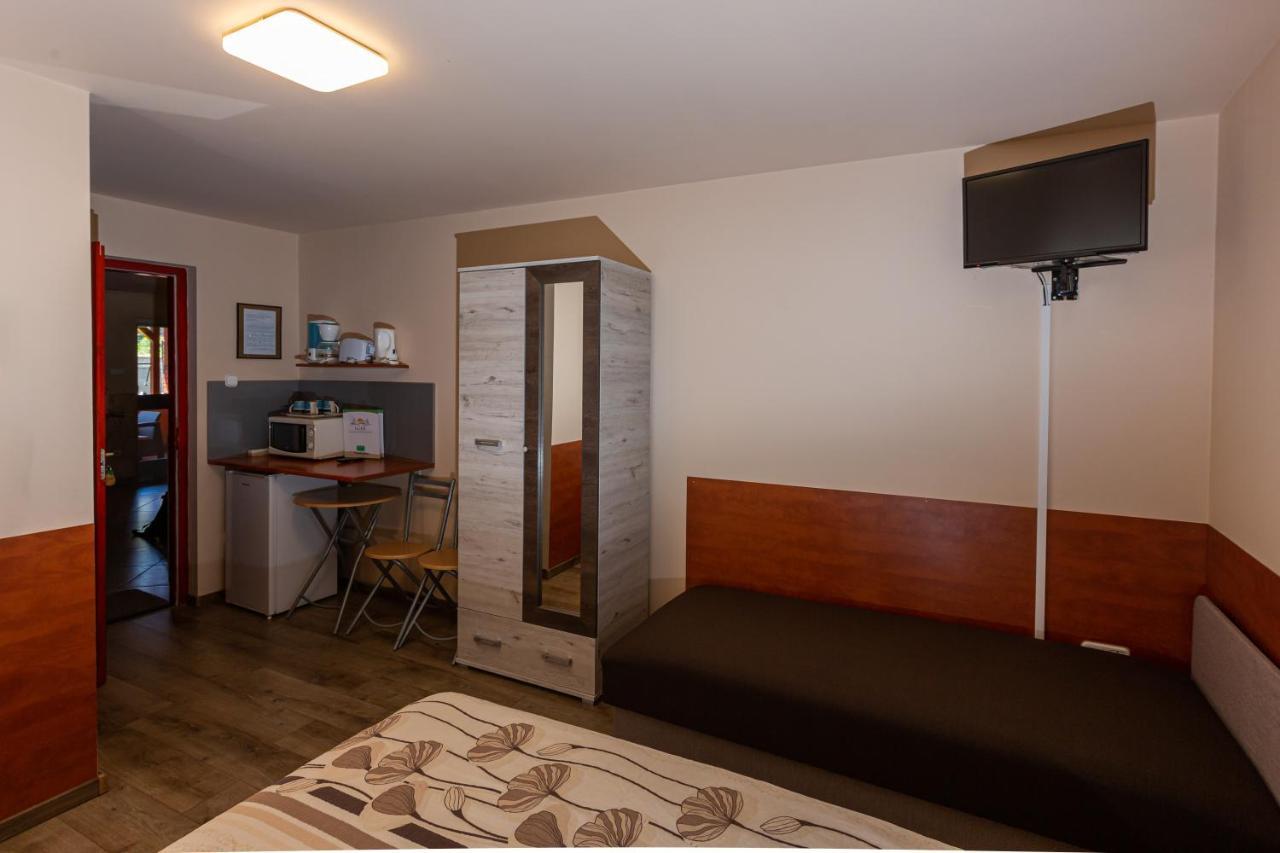 Erika Vendeghaz Hotell Eger Exteriör bild