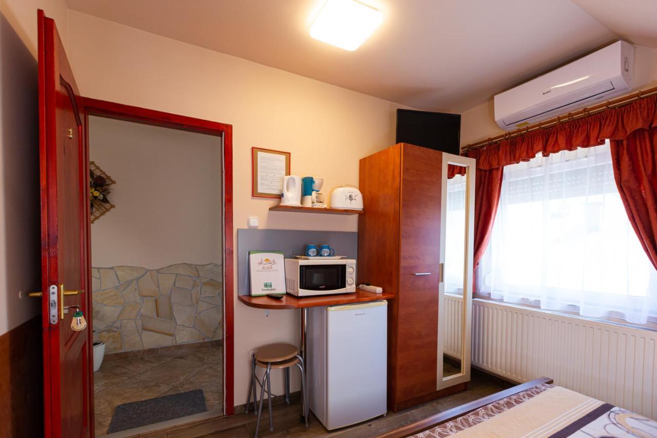 Erika Vendeghaz Hotell Eger Exteriör bild