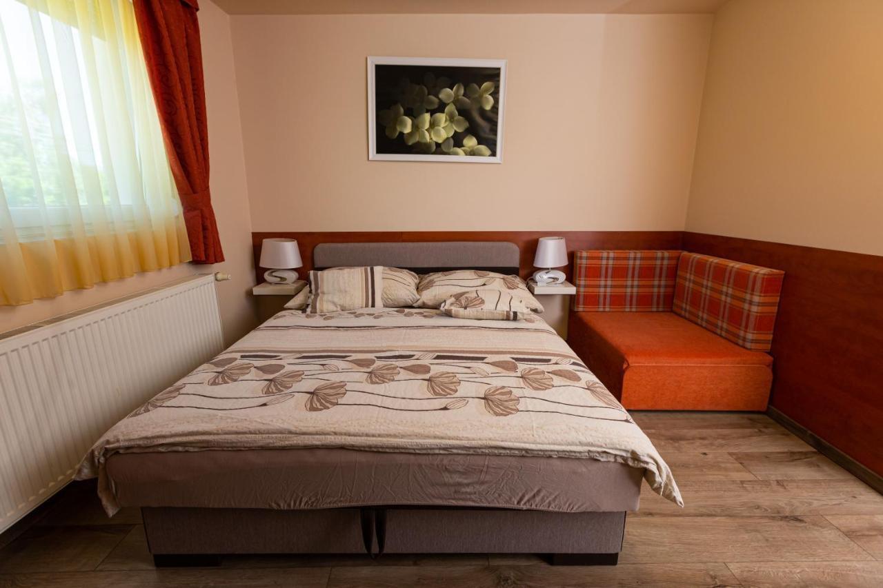 Erika Vendeghaz Hotell Eger Exteriör bild