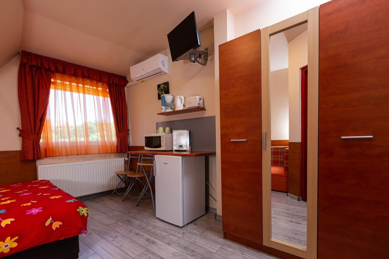 Erika Vendeghaz Hotell Eger Exteriör bild