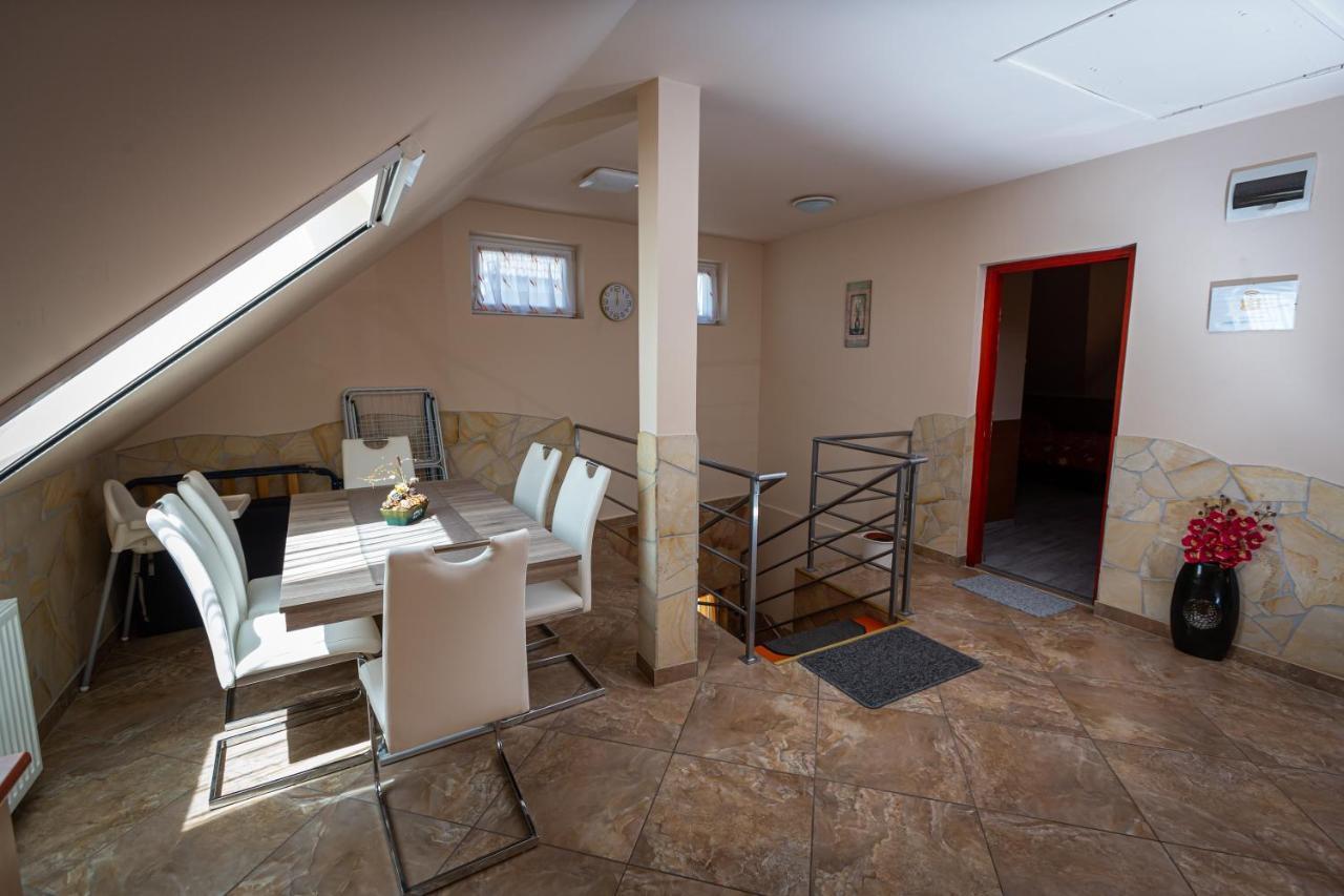 Erika Vendeghaz Hotell Eger Exteriör bild