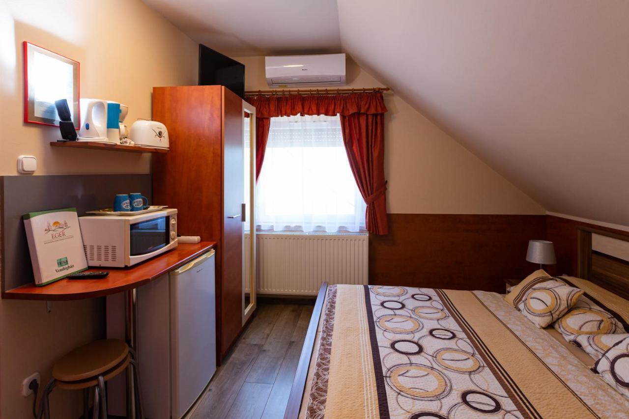 Erika Vendeghaz Hotell Eger Exteriör bild