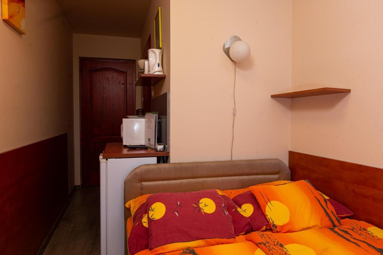 Erika Vendeghaz Hotell Eger Exteriör bild
