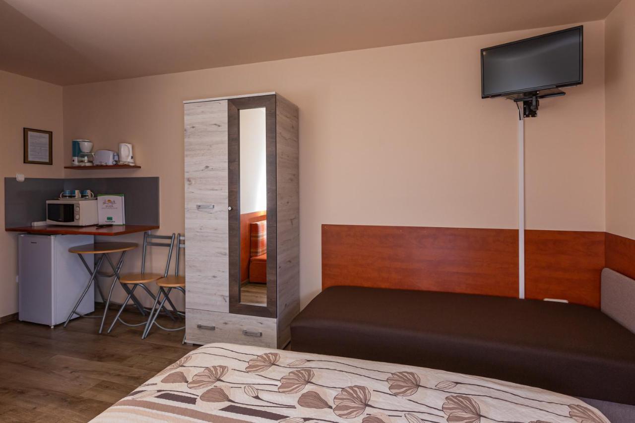 Erika Vendeghaz Hotell Eger Exteriör bild