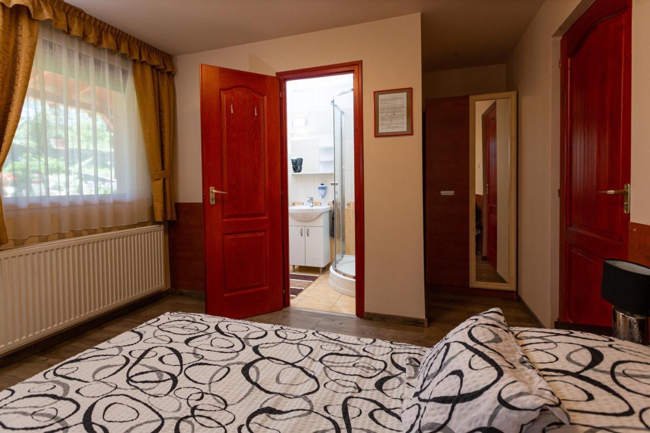 Erika Vendeghaz Hotell Eger Exteriör bild