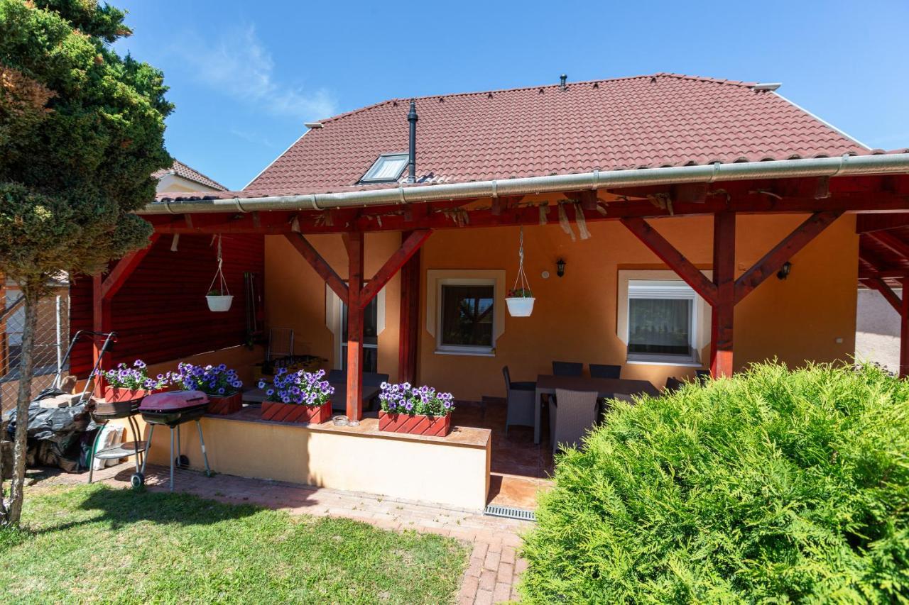 Erika Vendeghaz Hotell Eger Exteriör bild