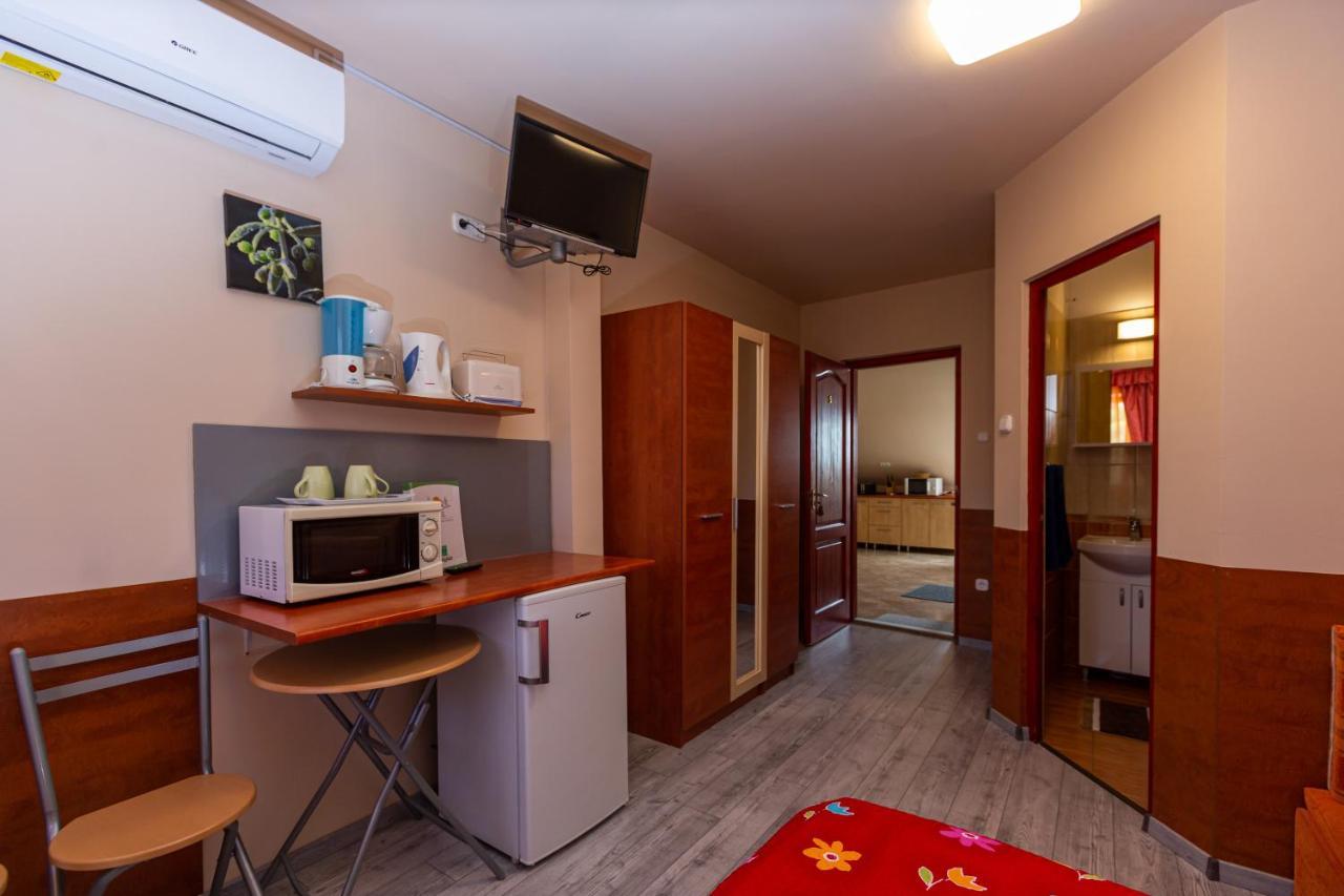 Erika Vendeghaz Hotell Eger Exteriör bild