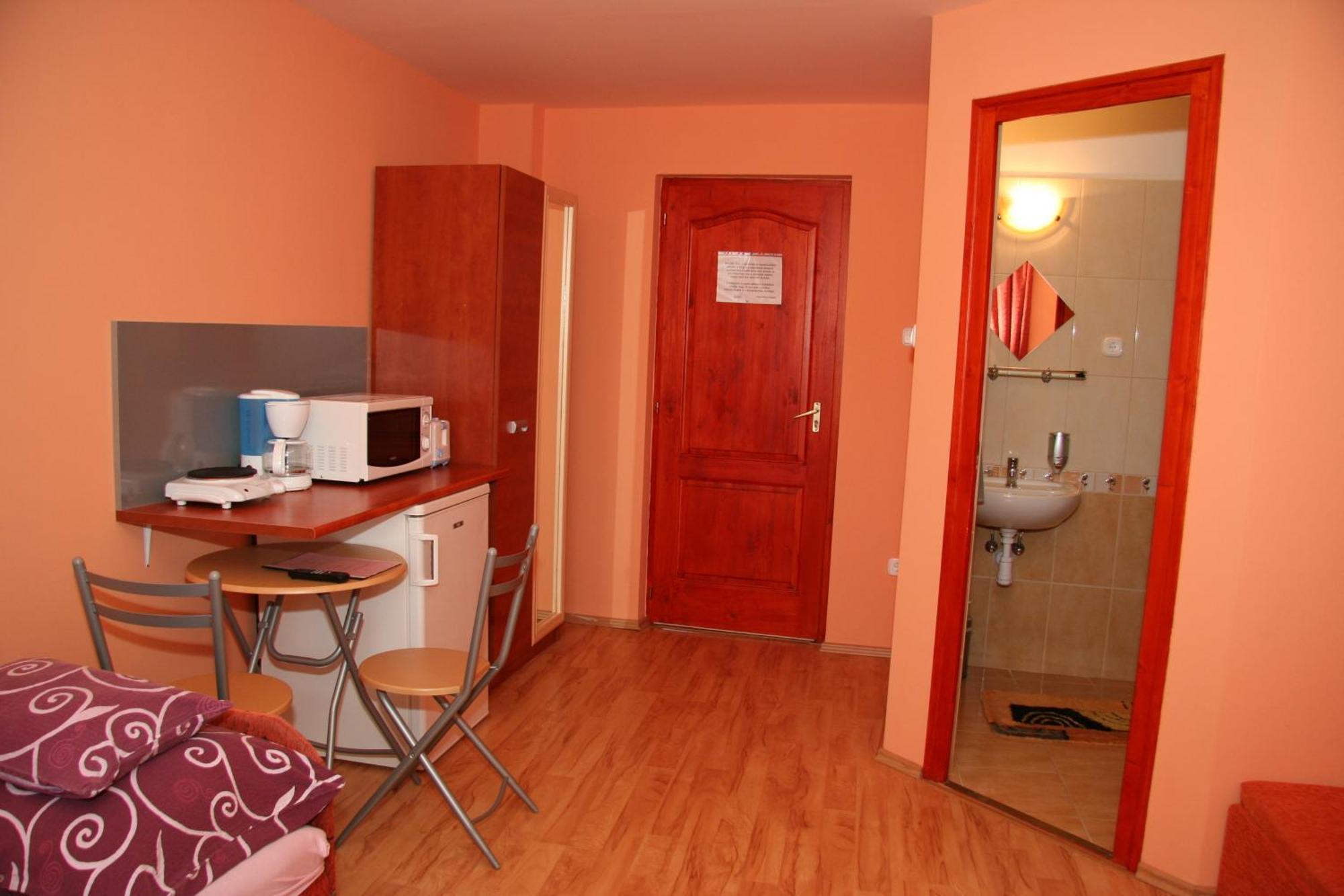 Erika Vendeghaz Hotell Eger Exteriör bild
