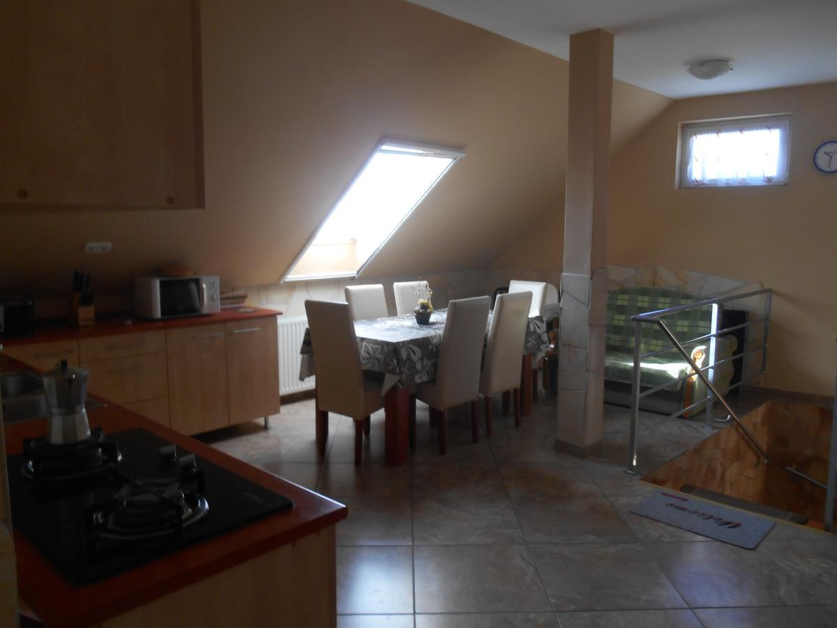 Erika Vendeghaz Hotell Eger Exteriör bild
