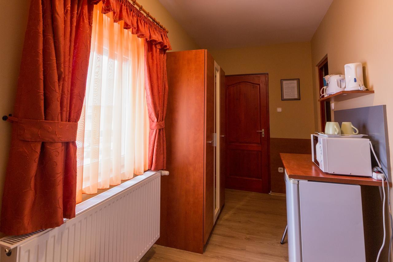Erika Vendeghaz Hotell Eger Exteriör bild