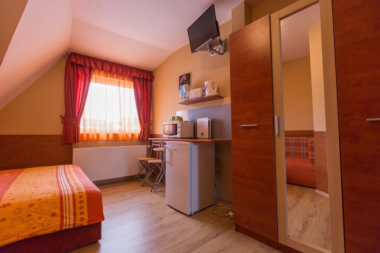 Erika Vendeghaz Hotell Eger Exteriör bild