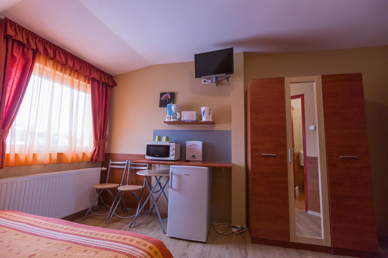 Erika Vendeghaz Hotell Eger Exteriör bild