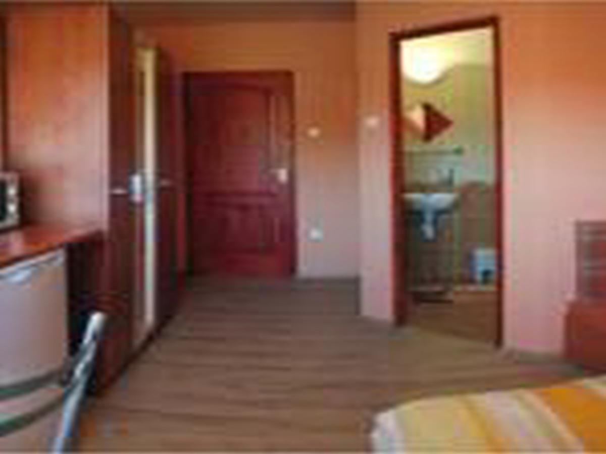 Erika Vendeghaz Hotell Eger Exteriör bild